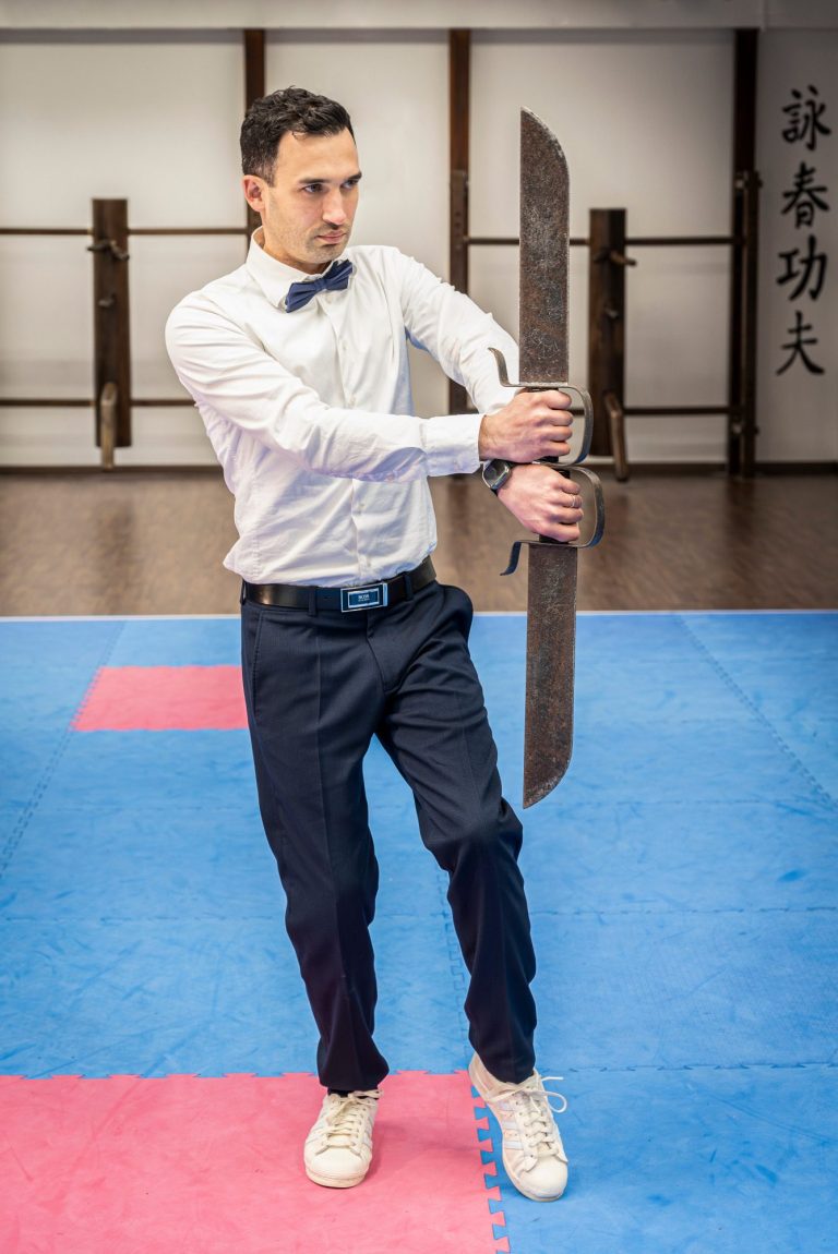 In diesem Bild ist der Leiter des Akbary Ving Tsun Kung-Fu in Stuttgart West zu sehen.